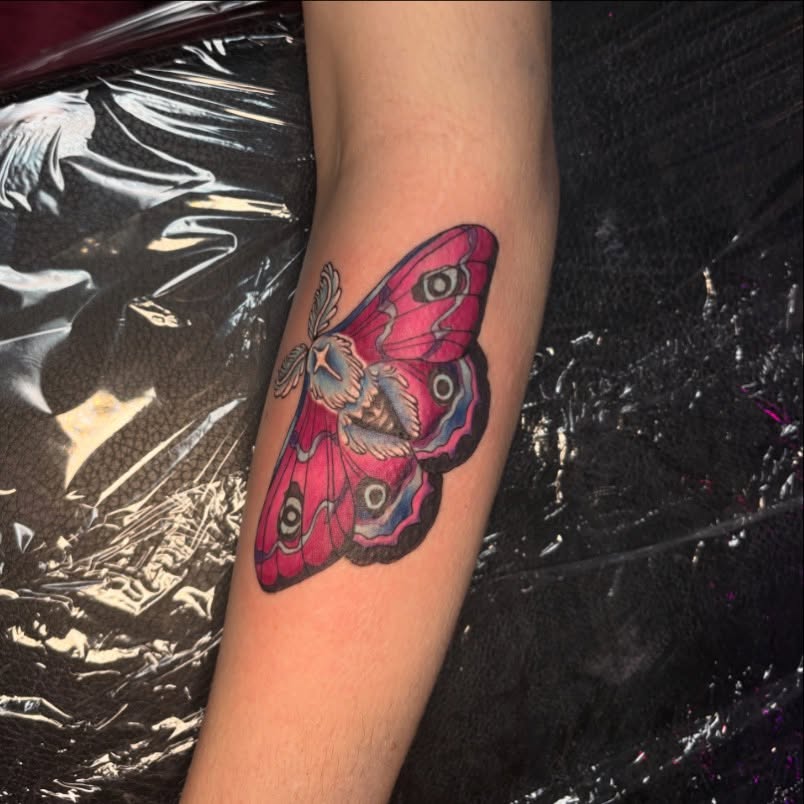 Tattoo by @darsey.waters.art โ neo_traditional