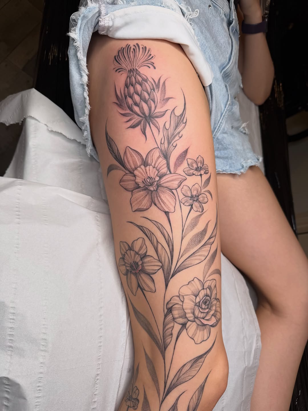 Tattoo by @emmaloutattooxx — black_and_grey, fine_line