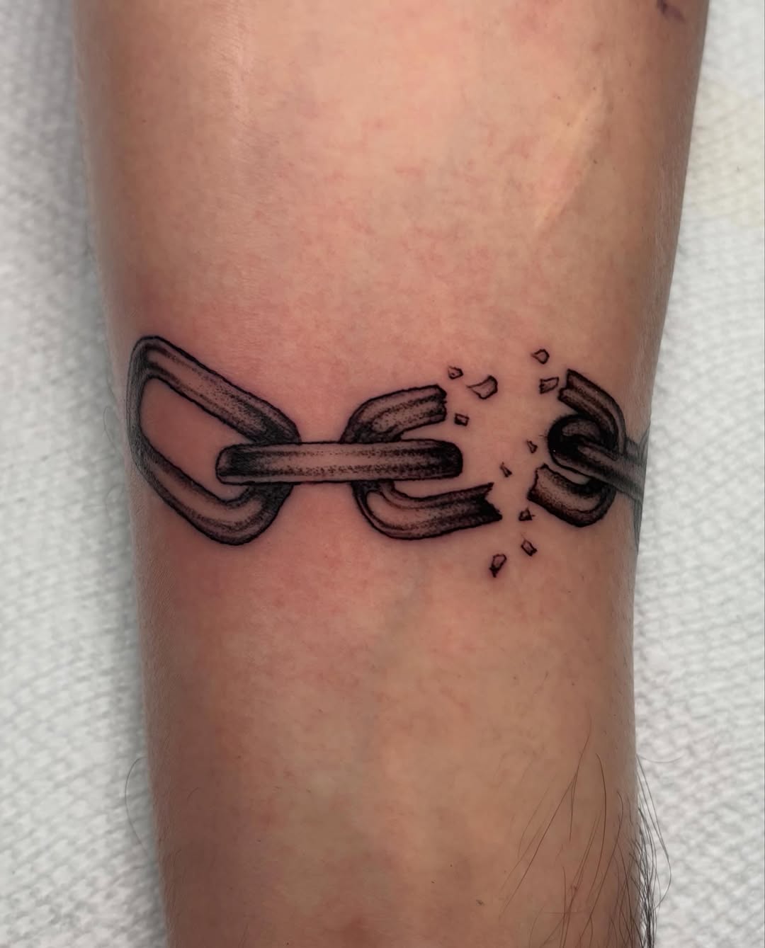 Tattoo by @marihposa — black_and_grey