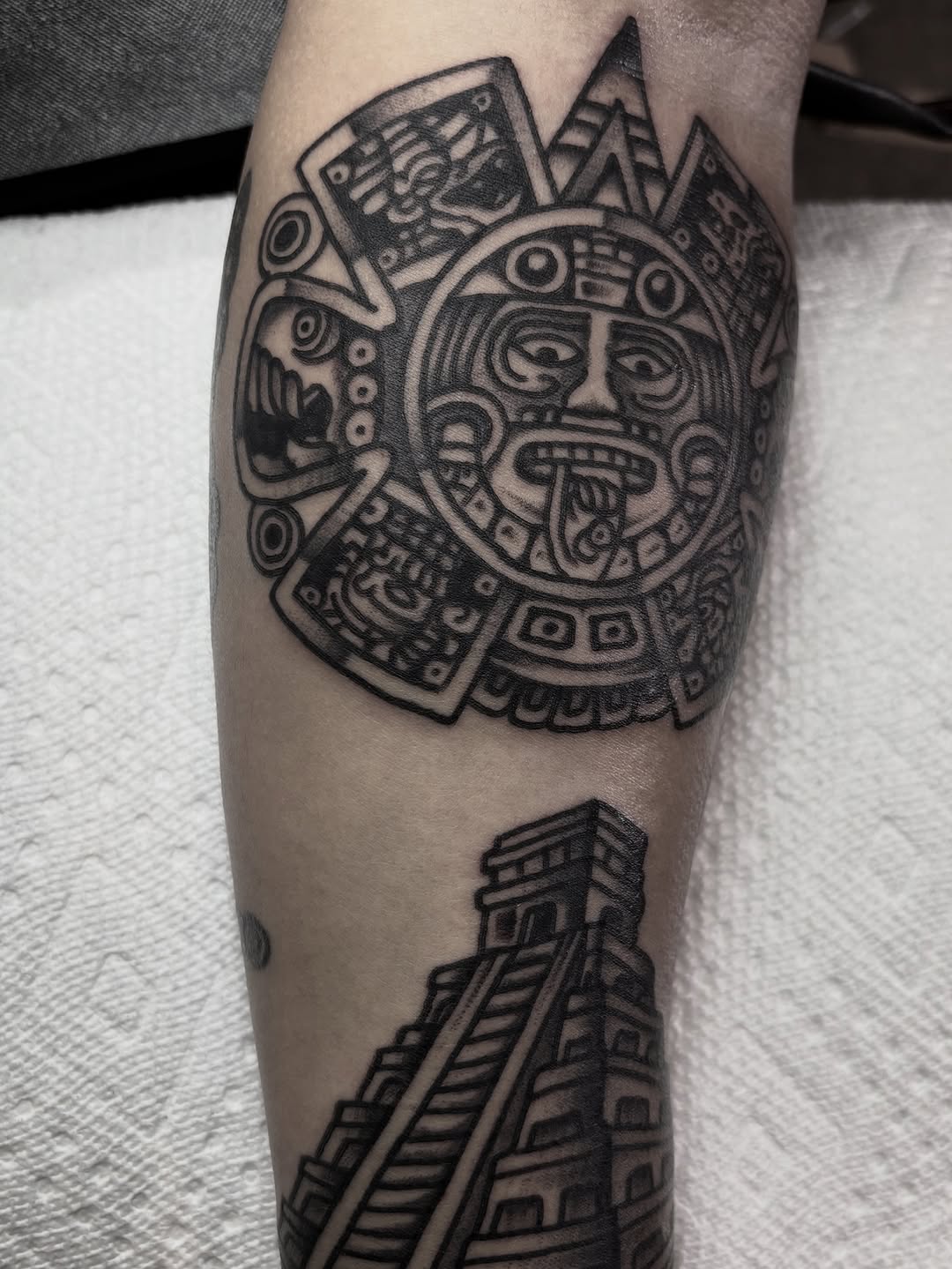 Tattoo by @chavolui_tattoos — blackwork