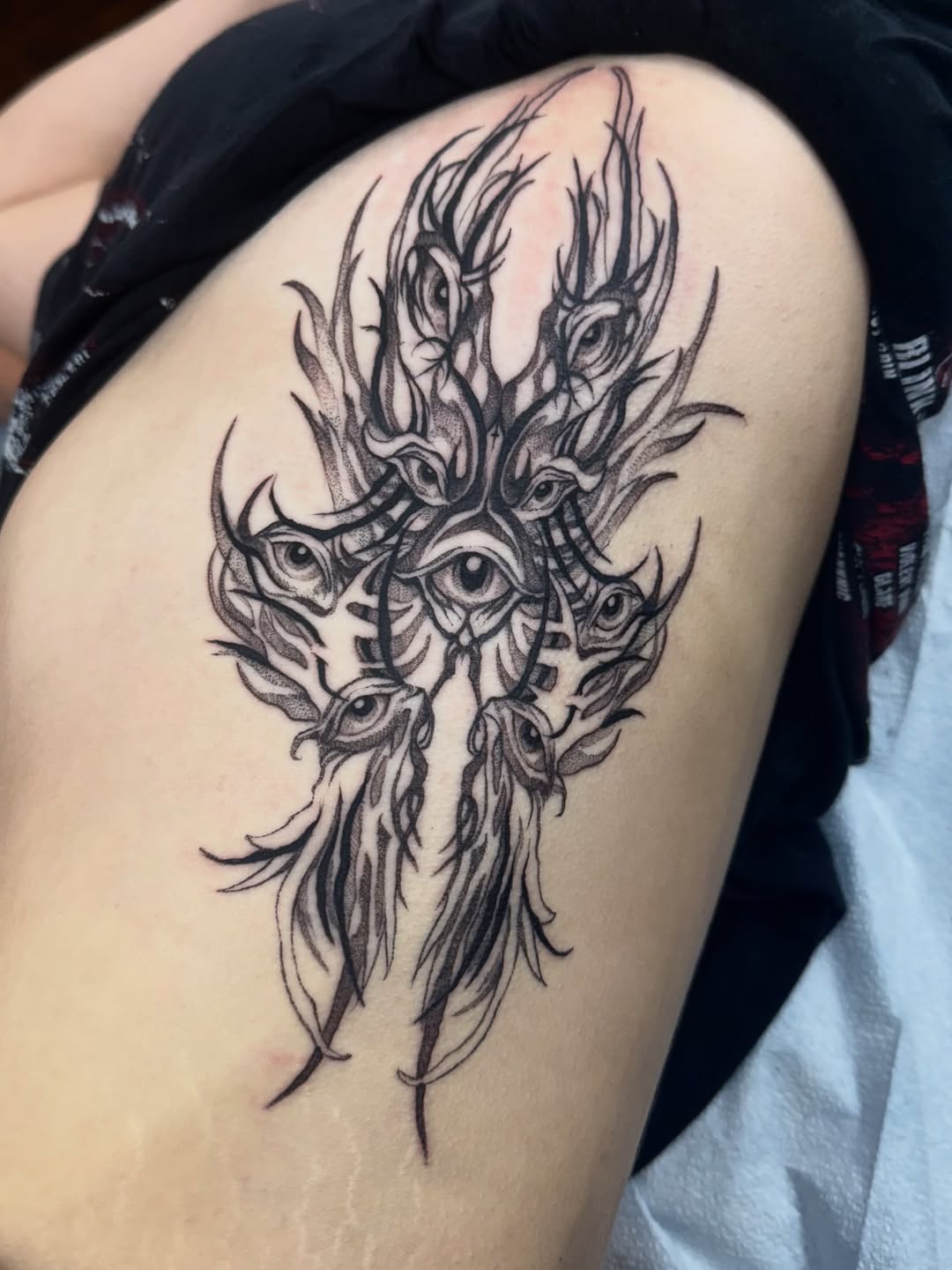 Tattoo by @isa._.tattoos — blackwork