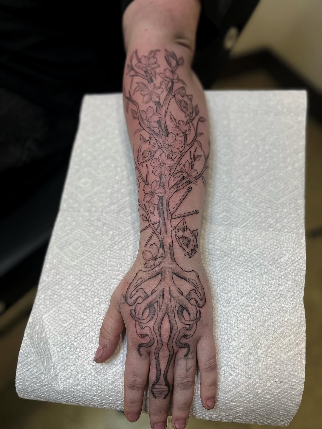 Tattoo by @mewekes β blackwork