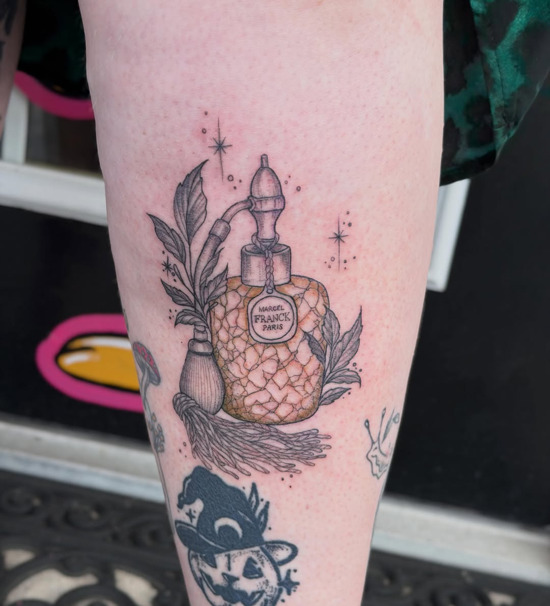 Tattoo by @sacredaura.tattoos — fine_line