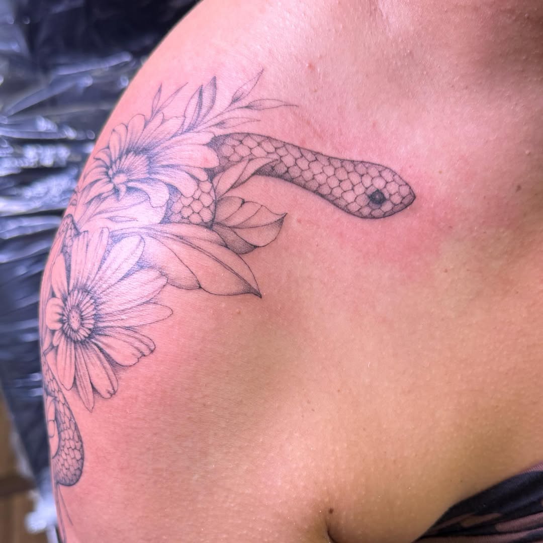 Tattoo by @pxinkpmutattoos โ fine_line