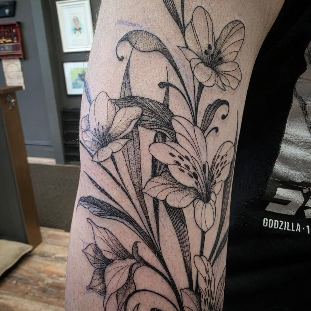 Tattoo by @shannongatesart — fine_line, dotwork