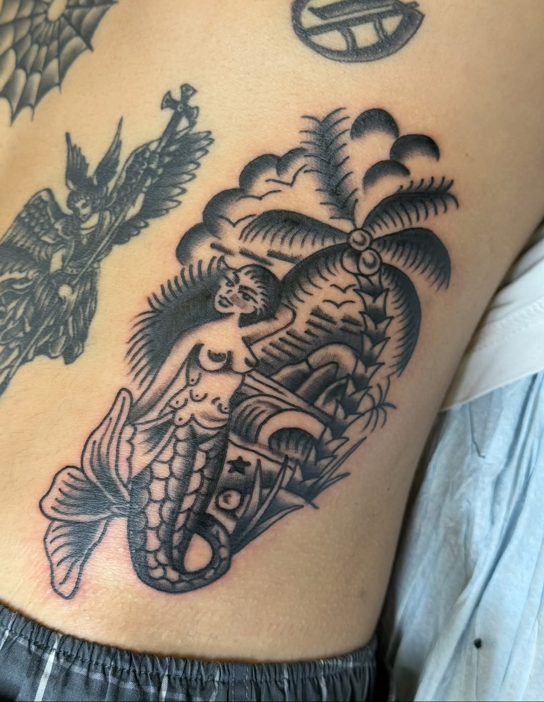 Tattoo by @artistic.waves — american_traditional