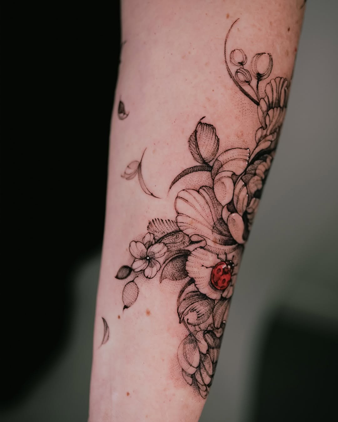 Tattoo by @estherinkflower — illustrative, dotwork