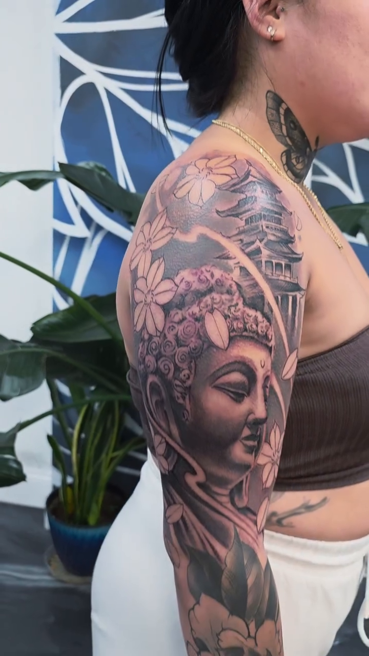 Tattoo by @jniahstylee โ japanese_irezumi, black_and_grey