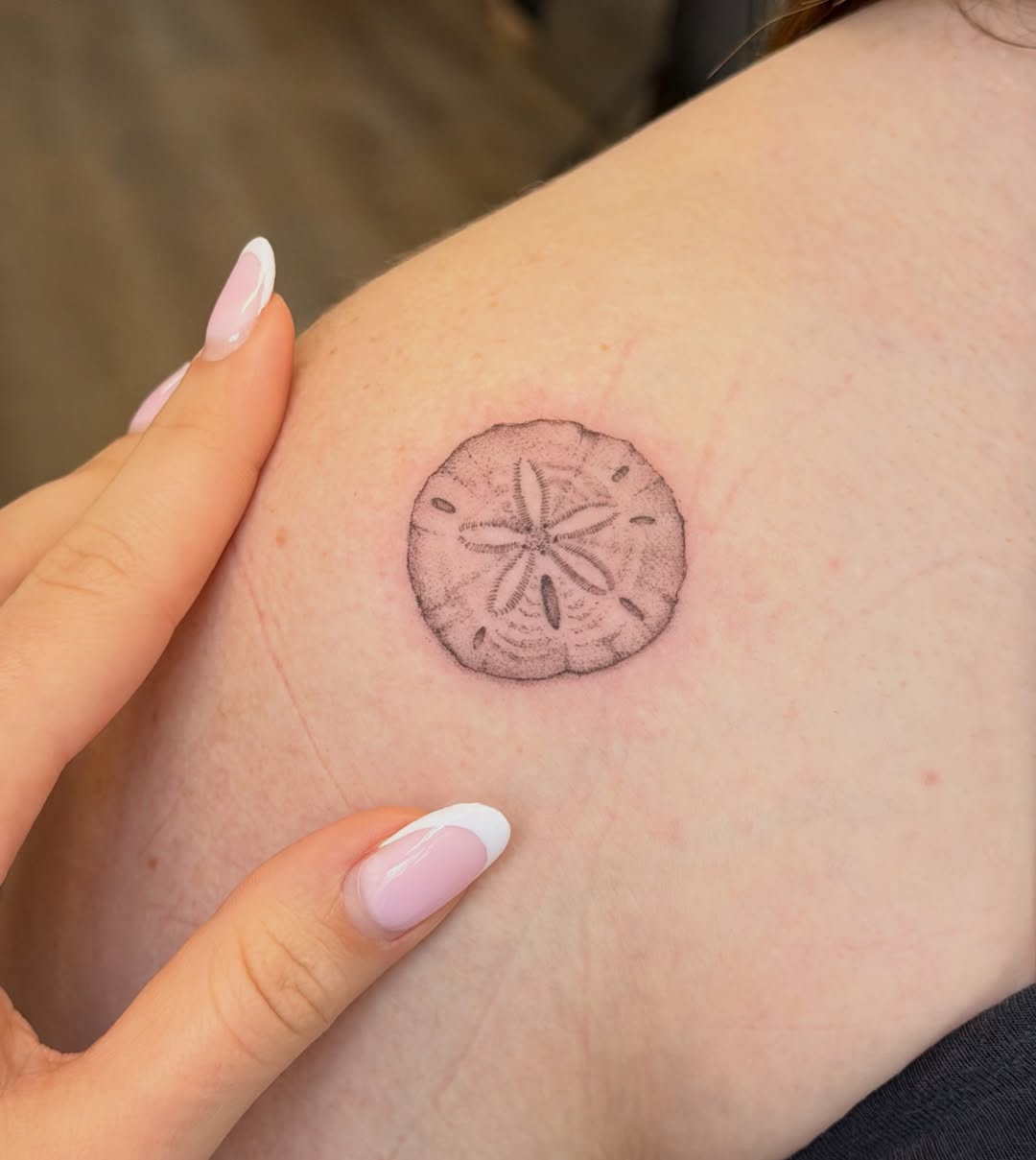 Tattoo by @lusi.ne.tattoo — fine_line, black_and_grey
