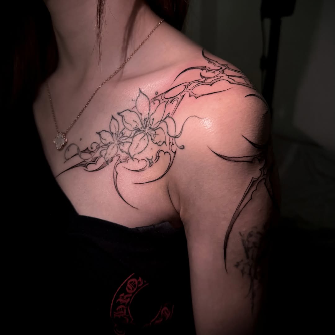 Tattoo by @_c._.yt_ โ fine_line, ornamental