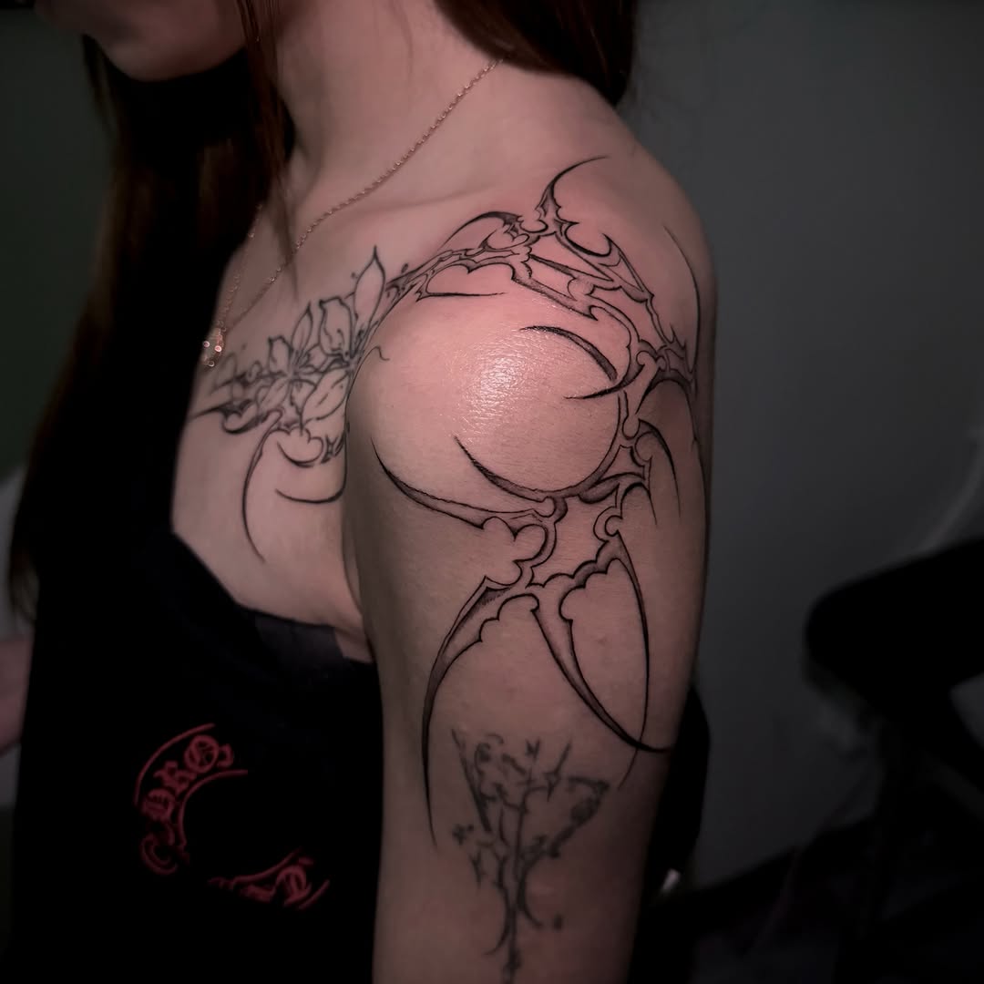 Tattoo by @_c._.yt_ โ blackwork, ornamental