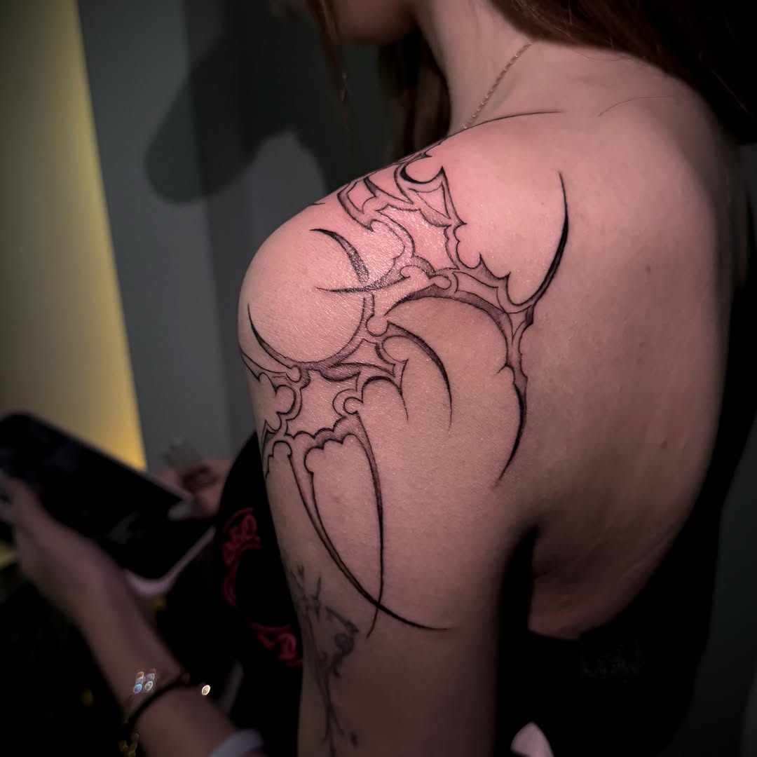Tattoo by @_c._.yt_ โ fine_line, ornamental