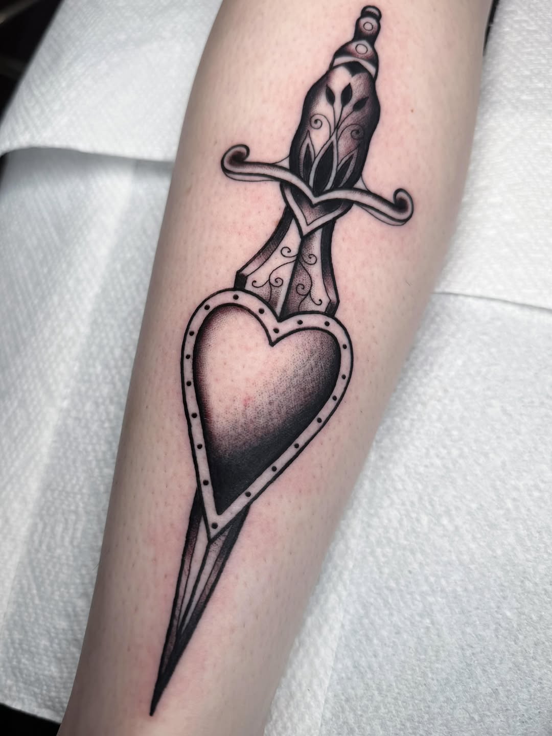 Tattoo by @daniwilliamstattoo — american_traditional, illustrative