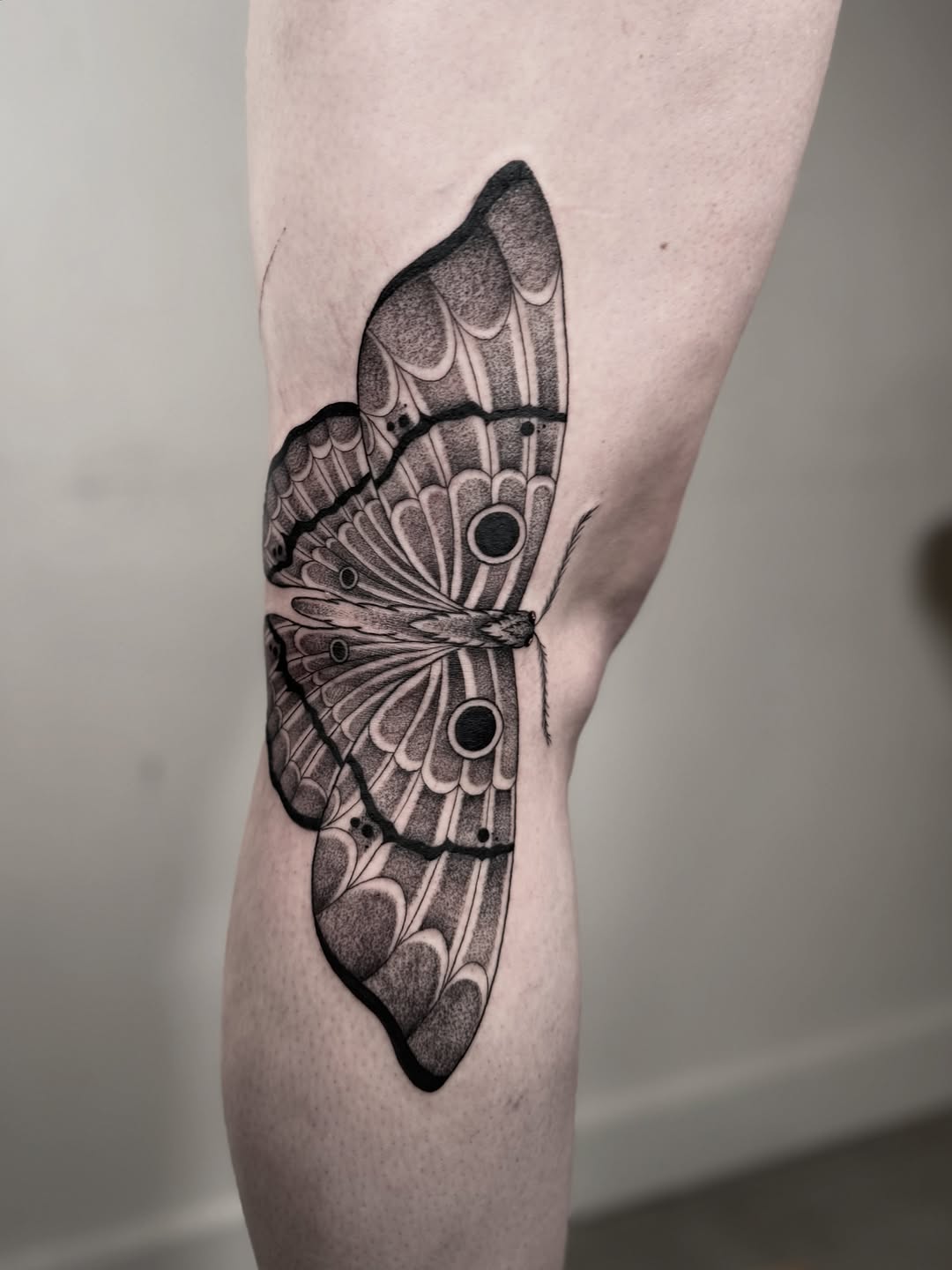 Tattoo by @rayasxmvf_ β blackwork