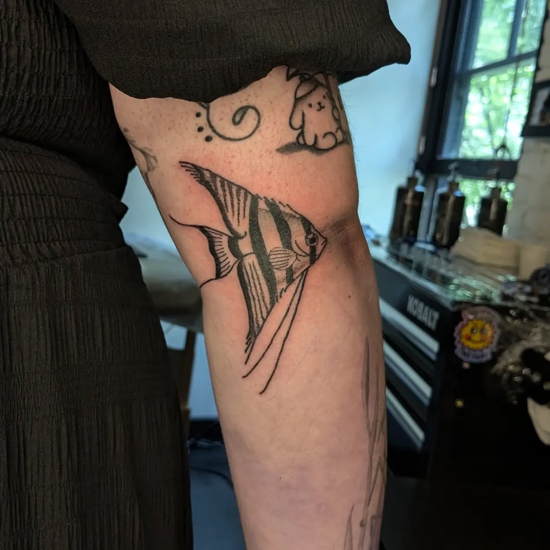 Tattoo by @snakesinmydreams โ blackwork