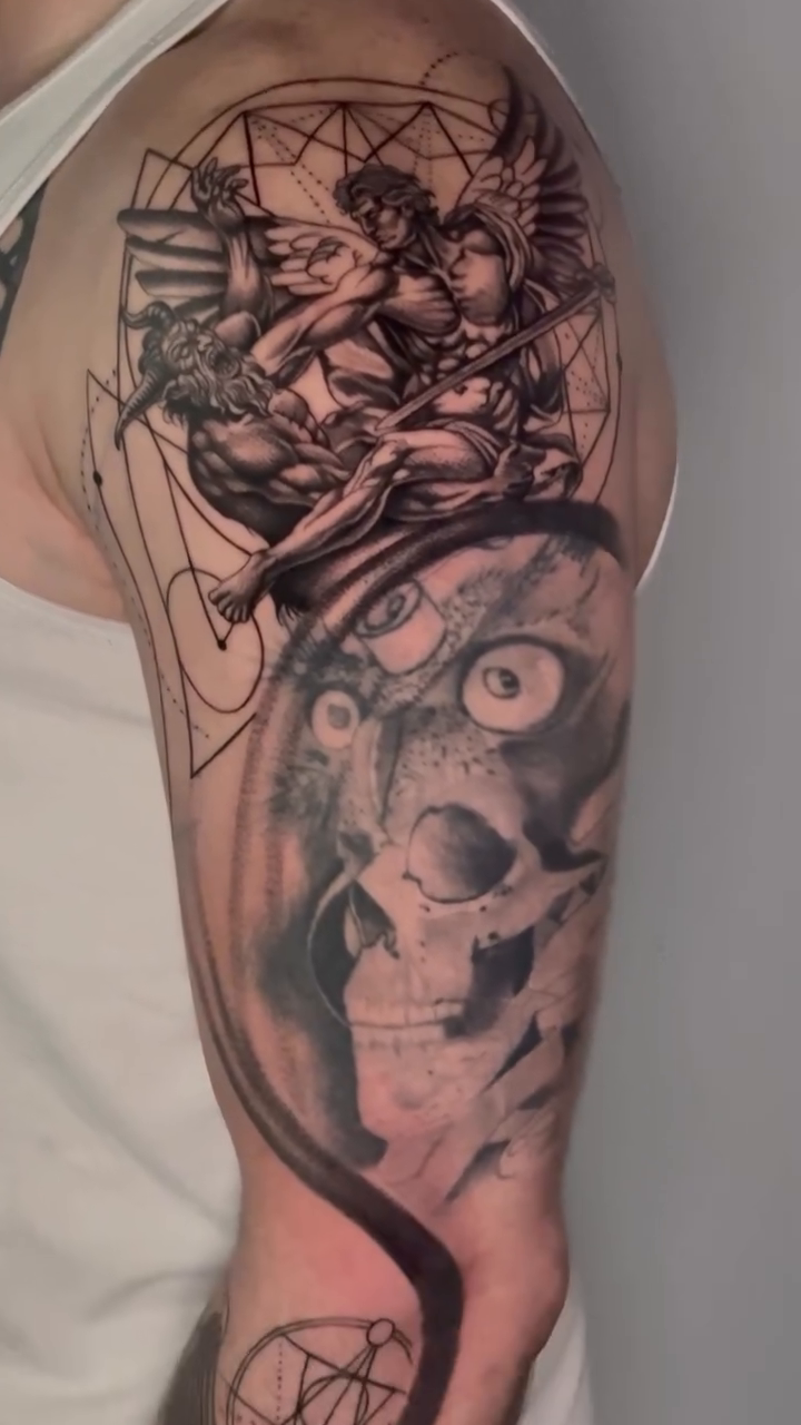 Tattoo by @lvltattoo_ — black_and_grey, illustrative