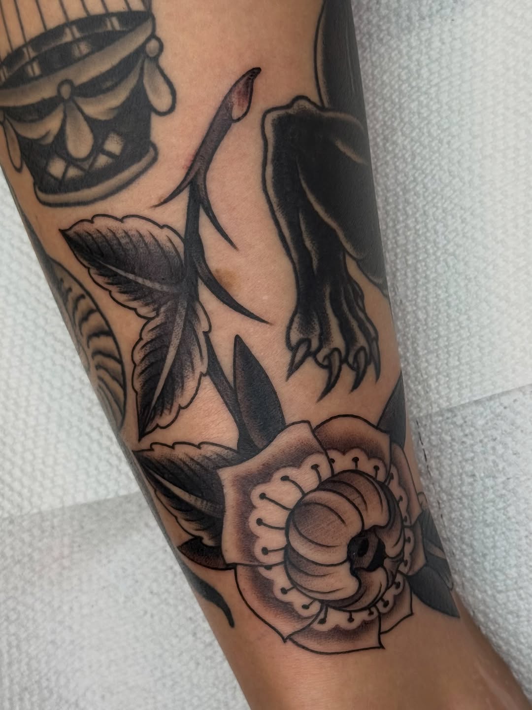 Tattoo by @yuriabreutattoo β american_traditional, black_and_grey