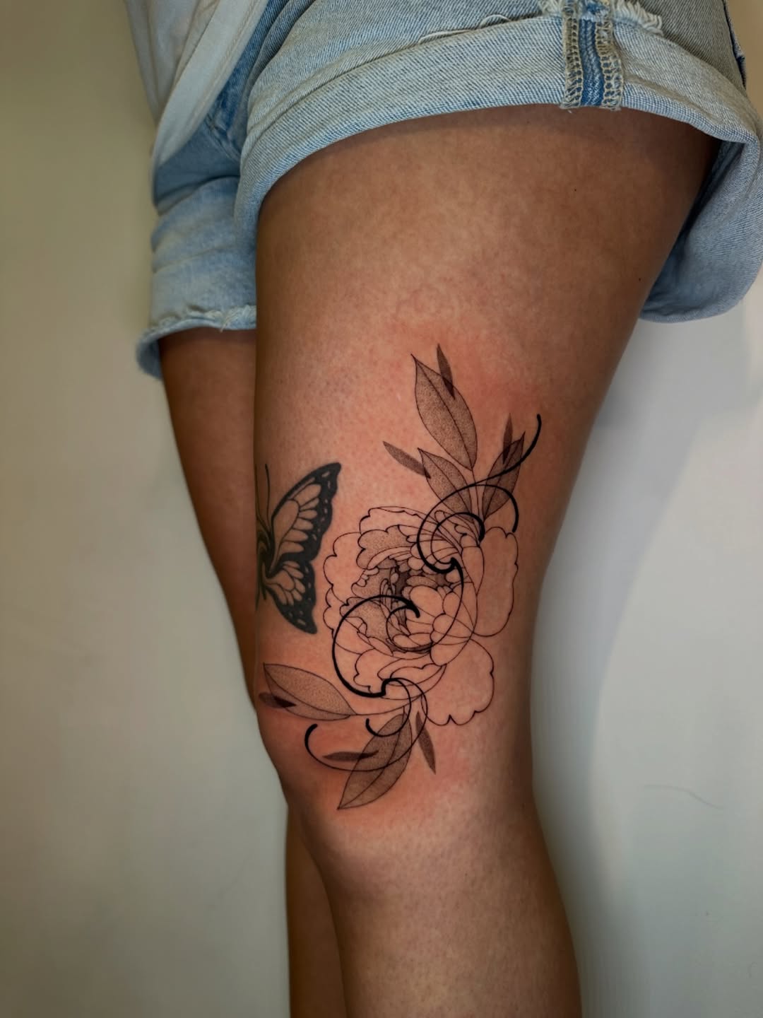 Tattoo by @dirtydianna_tatts โ fine_line