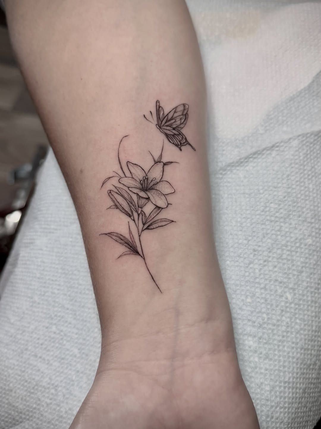Tattoo by @botanicalbodyart β fine_line