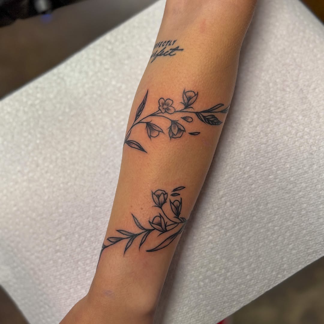 Tattoo by @zacxtatz — fine_line
