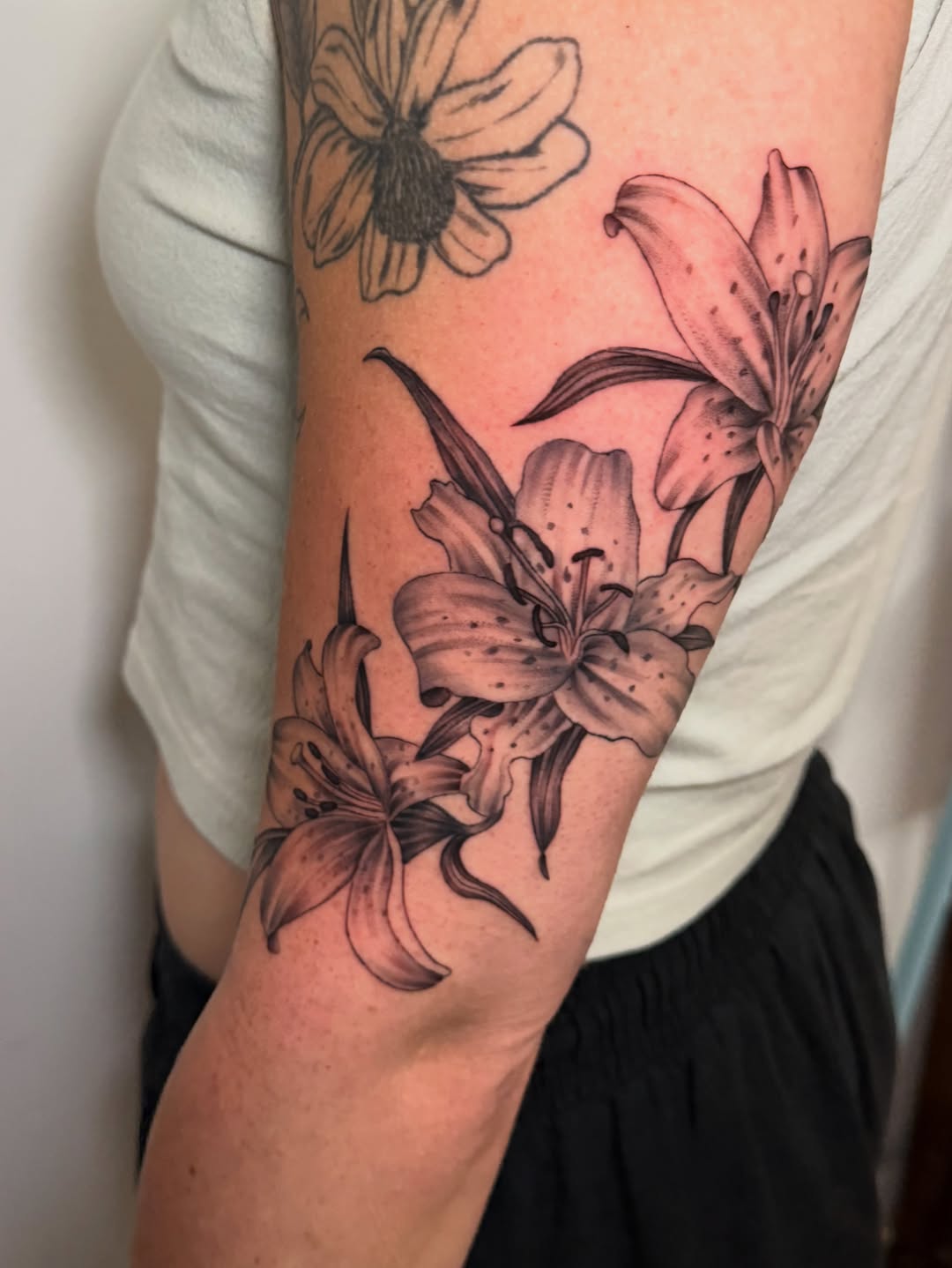 Tattoo by @veranosarttt — black_and_grey, realism