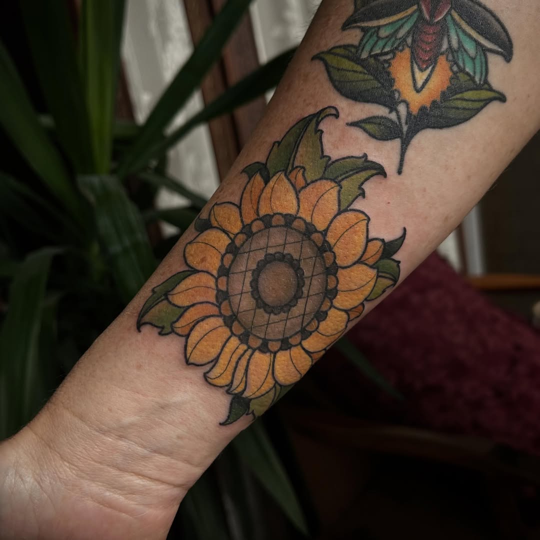 Tattoo by @karinatattoos β american_traditional, illustrative