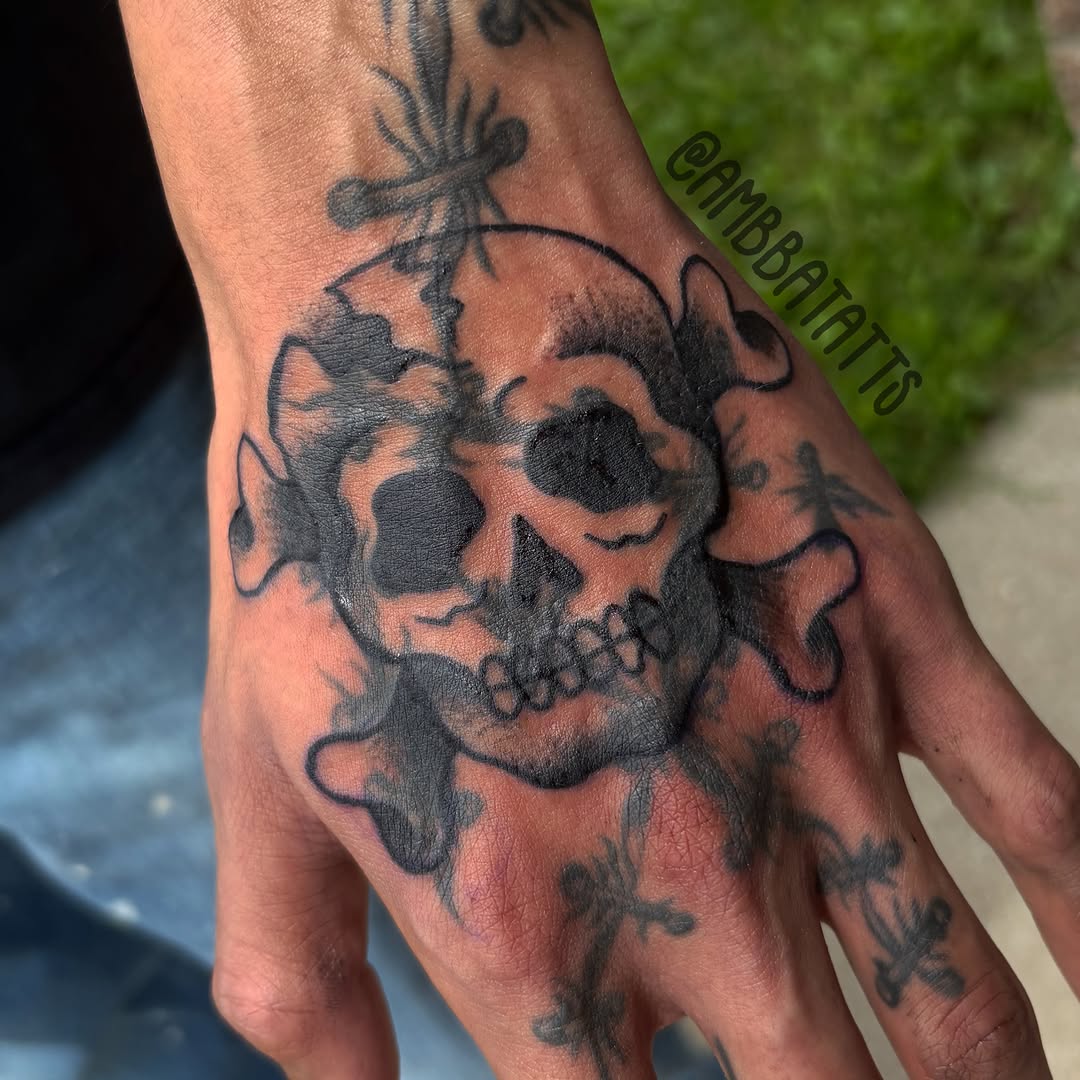 Tattoo by @ambbatatts โ blackwork, illustrative