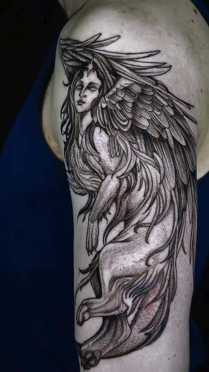 Tattoo by @hiralupe_tattoo — black_and_grey, illustrative