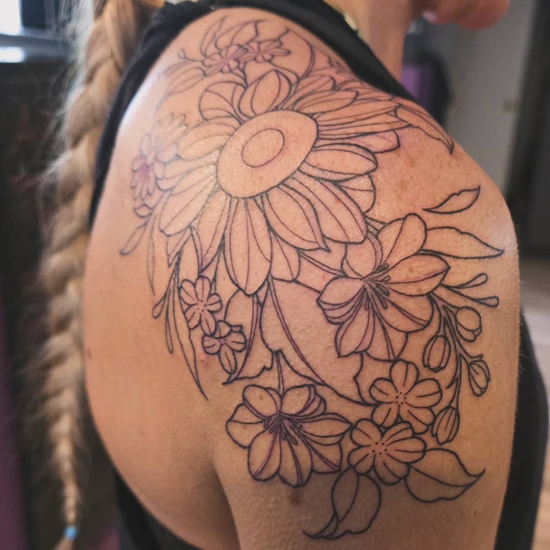 Tattoo by @cassiealtattoos โ fine_line