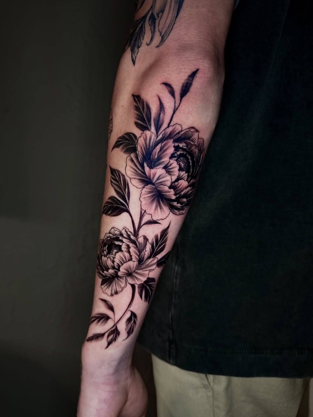 Tattoo by @mamagiatattoos โ black_and_grey