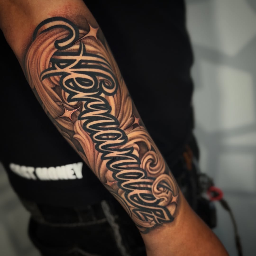 Tattoo by @nandojaa_ink — lettering_script, black_and_grey