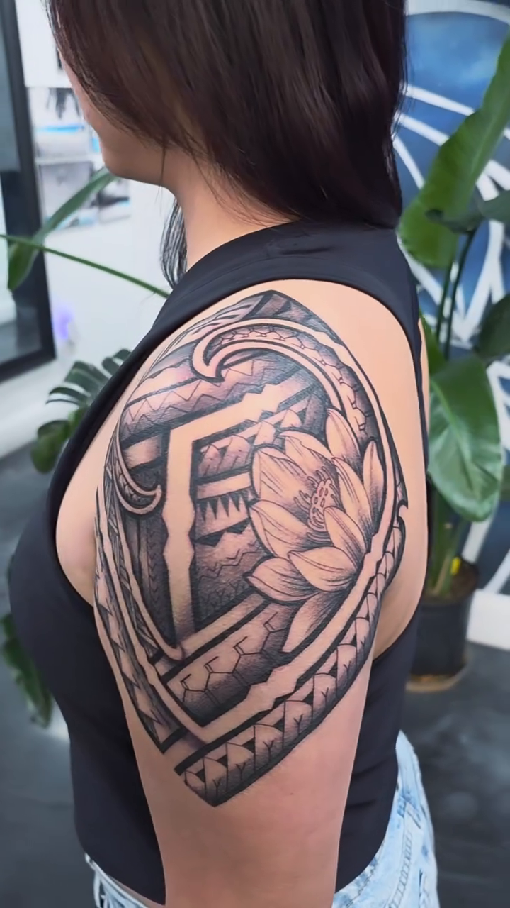 Tattoo by @jniahstylee โ black_and_grey, ornamental