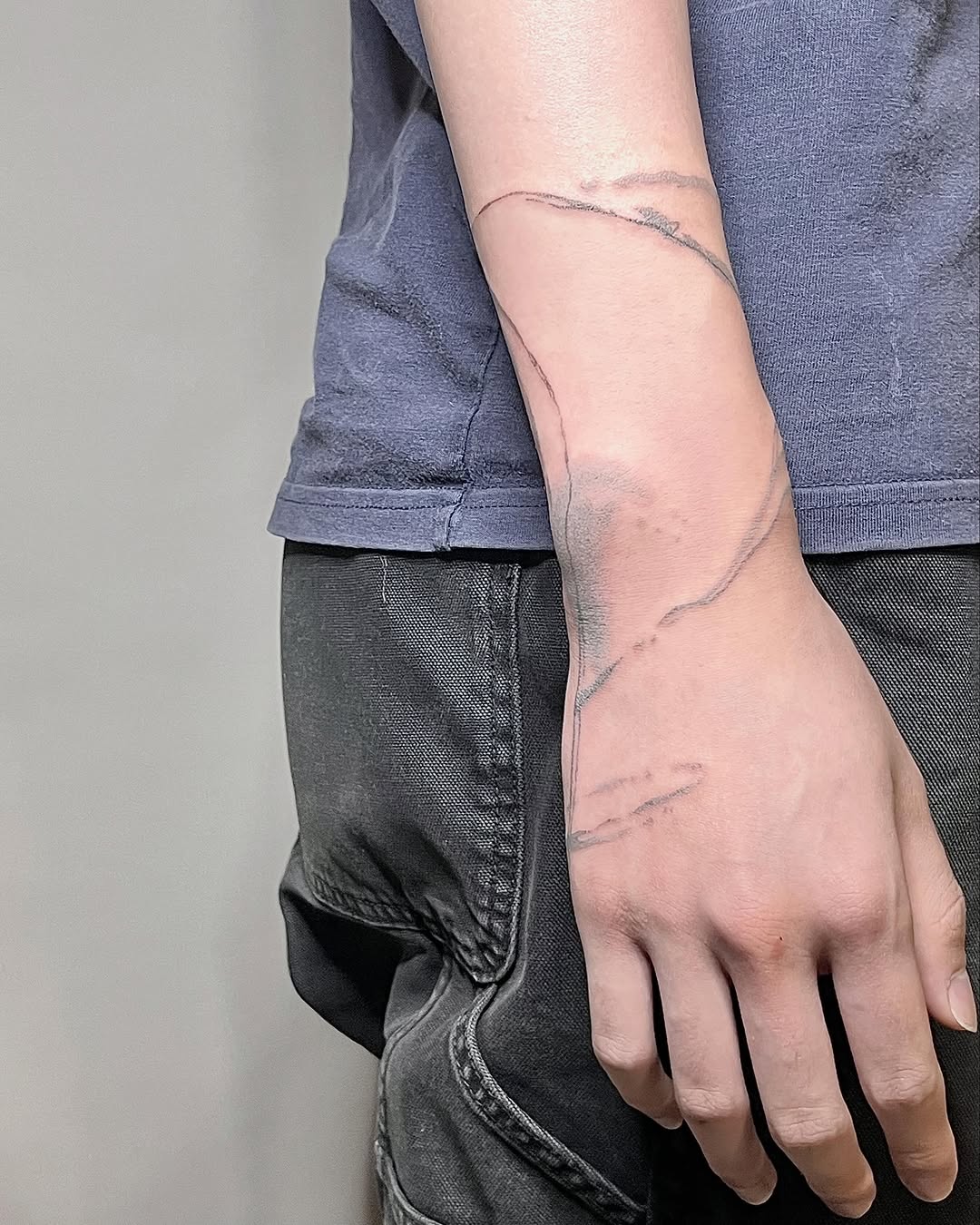 Tattoo by @tt.vetta — fine_line, minimalist