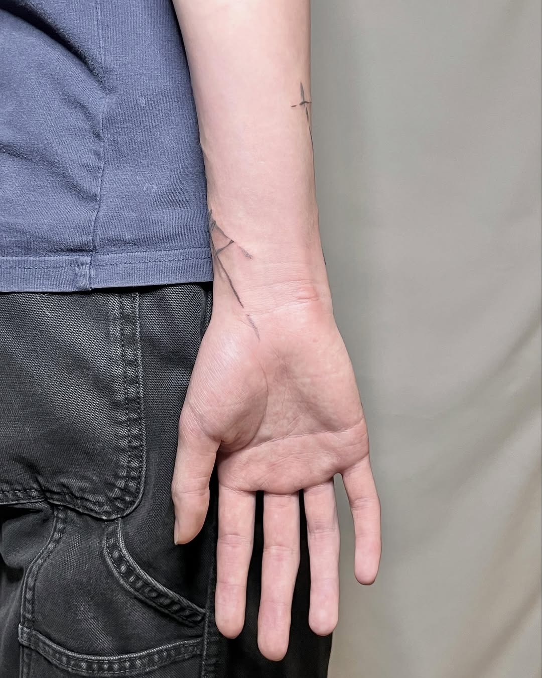 Tattoo by @tt.vetta — fine_line, minimalist