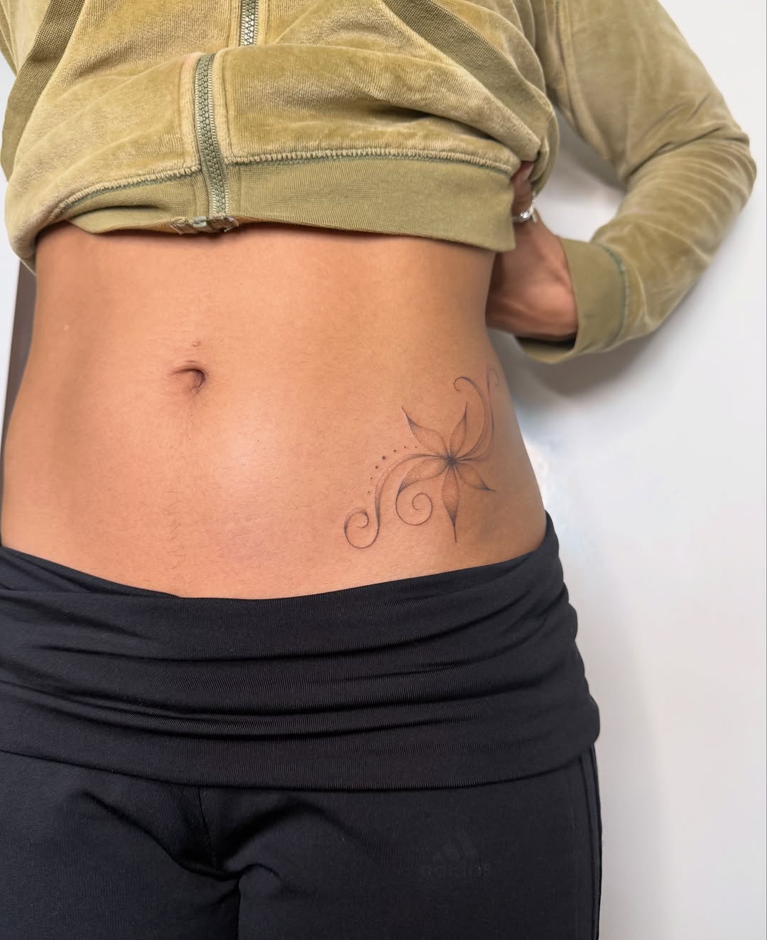 Tattoo by @so0mps — fine_line, minimalist