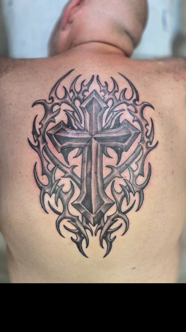 Tattoo by @karencaintattoos — blackwork, ornamental
