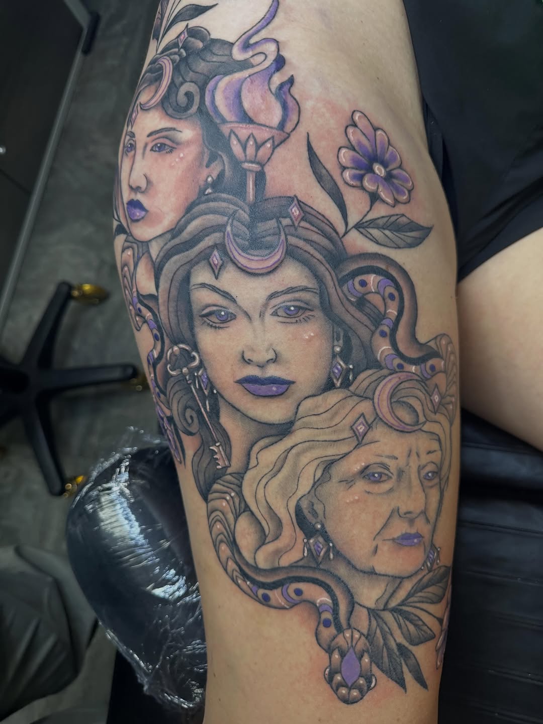 Tattoo by @lindseybendsey โ realism, black_and_grey