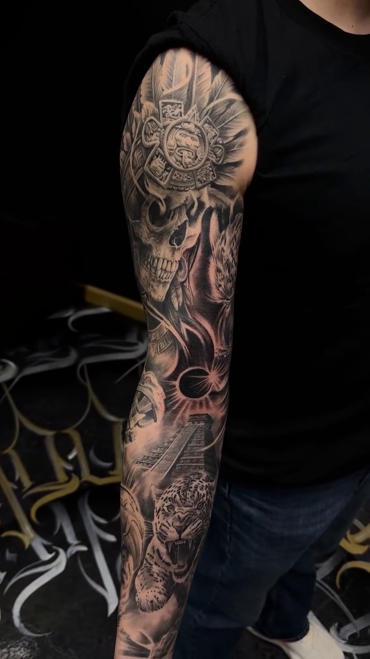 Tattoo by @gee_chino — black_and_grey, illustrative