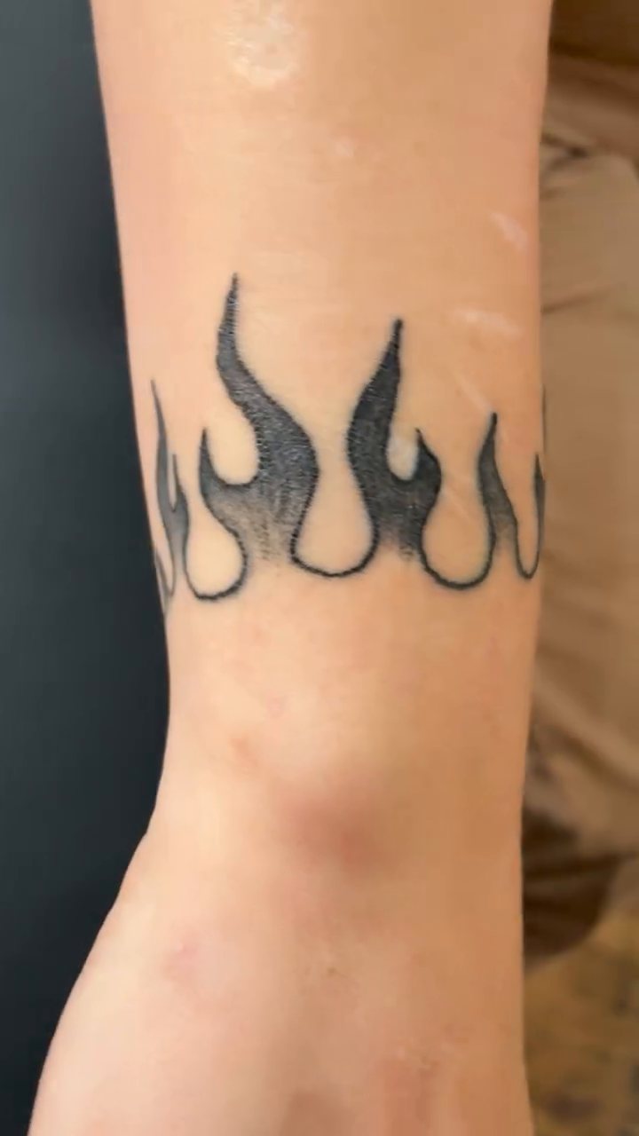 Tattoo by @samichhhshop — illustrative