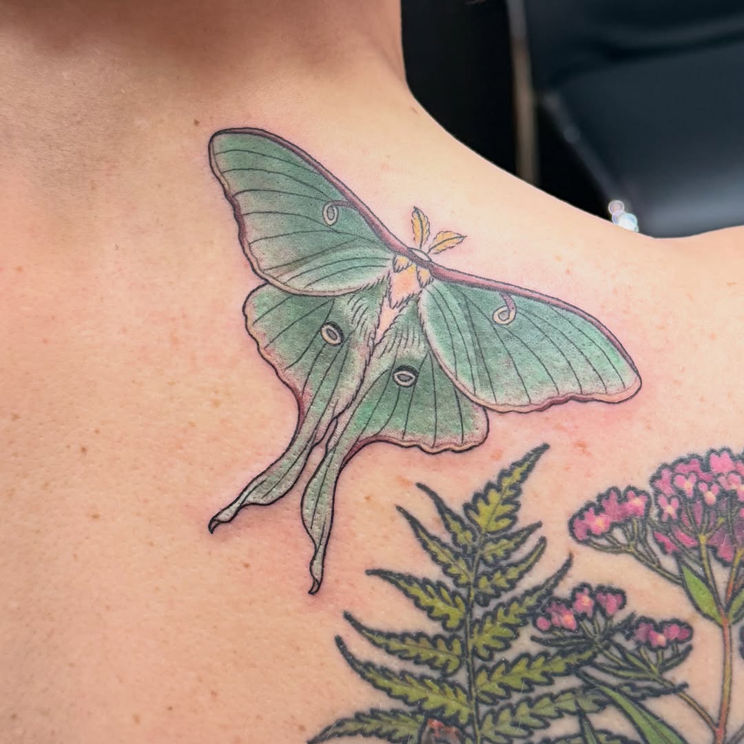 Tattoo by @lizglitztattoo — illustrative, realism