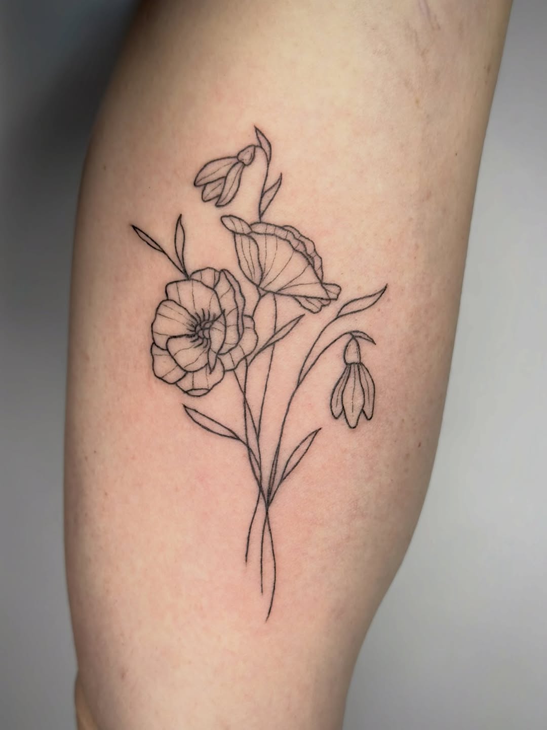 Tattoo by @lunatattooss — fine_line