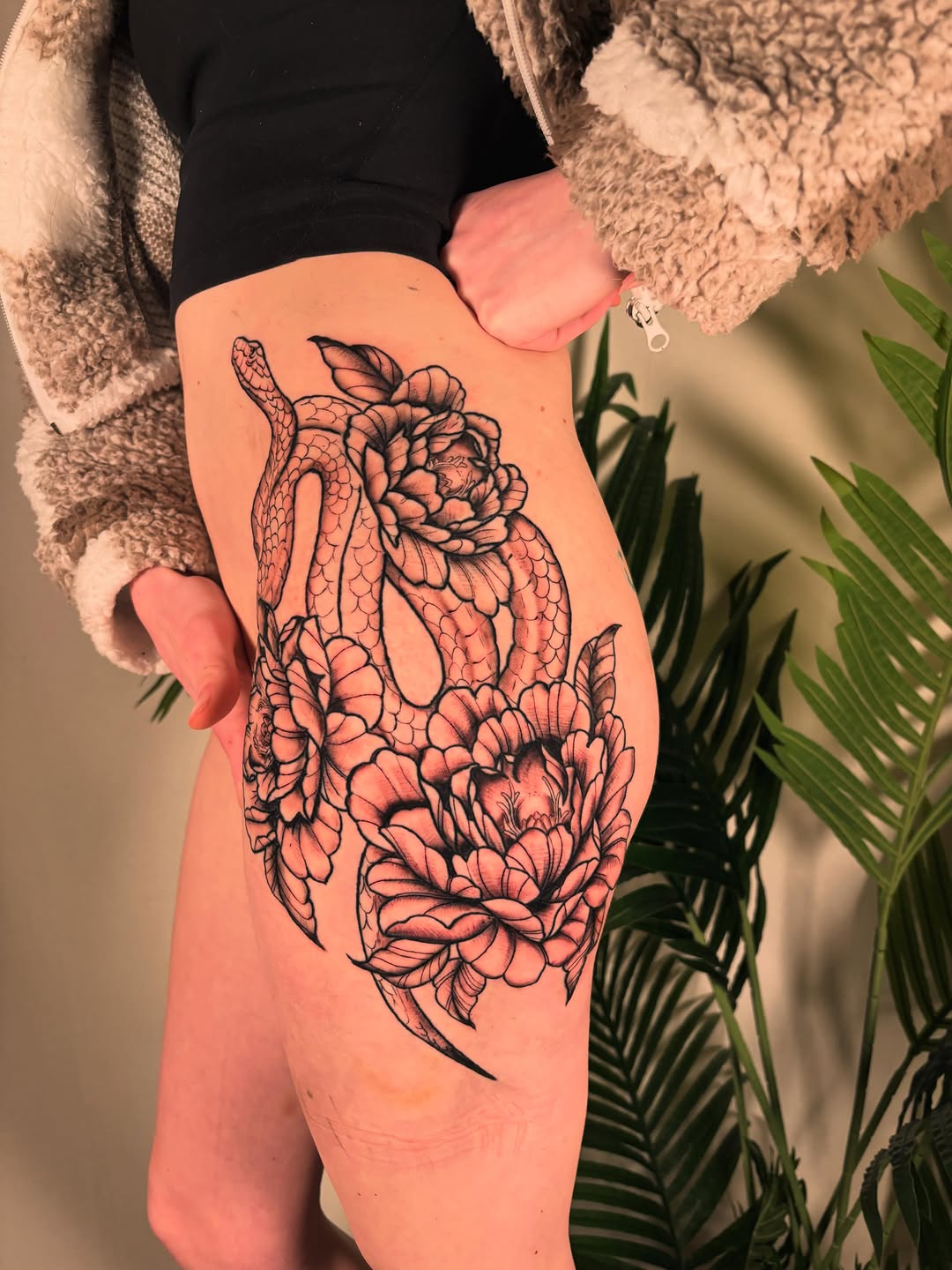Tattoo by @hoppingfences โ black_and_grey