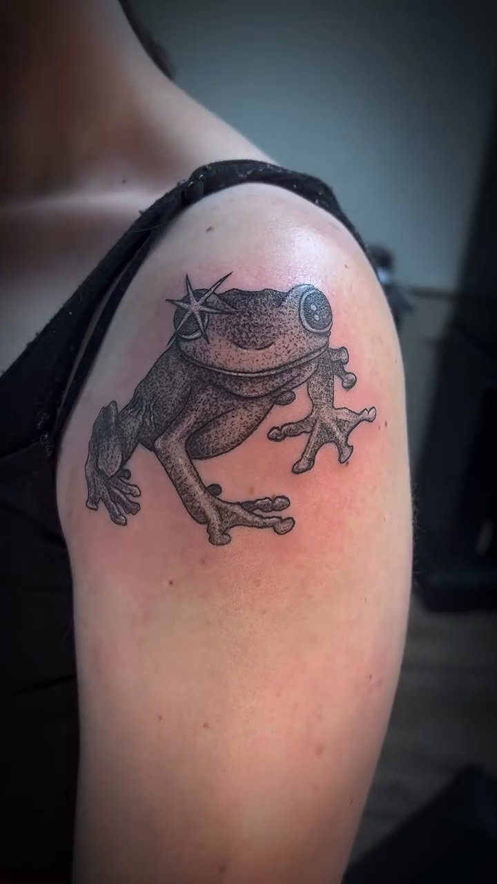Tattoo by @sanguis_venus_tattoo — illustrative, black_and_grey