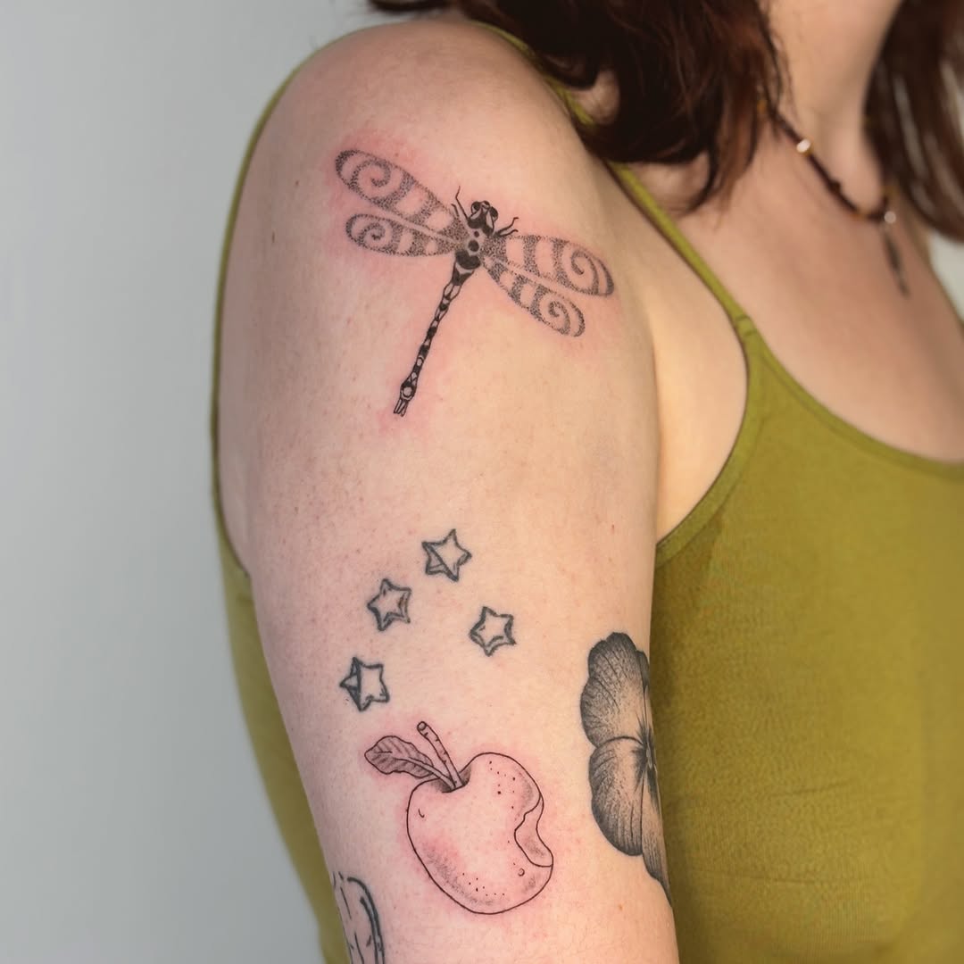 Tattoo by @maddietattie โ dotwork