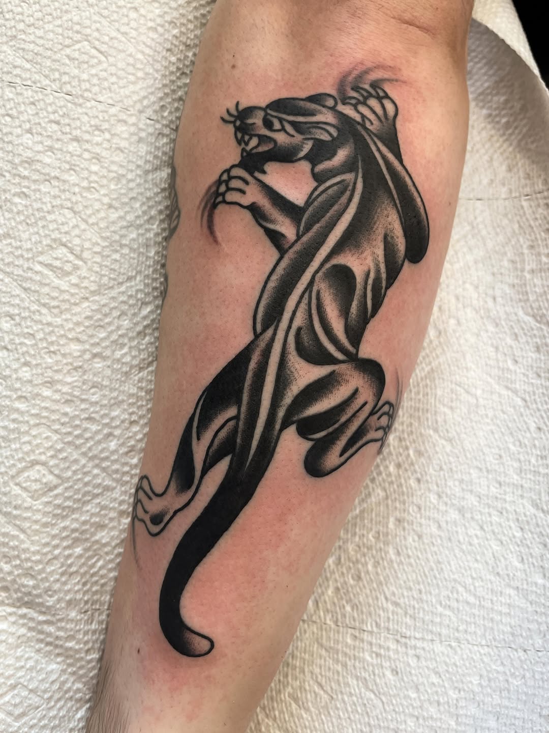 Tattoo by @reisbecktattooer — american_traditional, blackwork