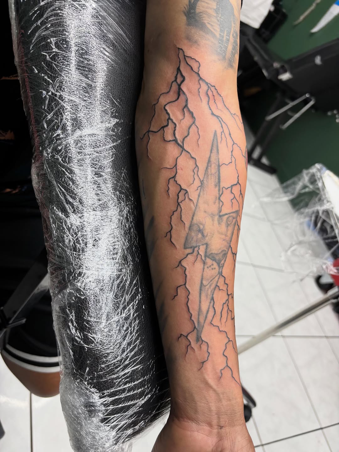 Tattoo by @shadows.tattoos โ black_and_grey