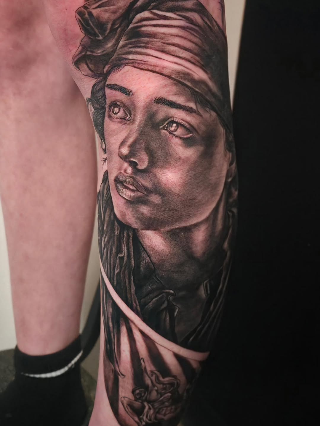 Tattoo by @vens.tattoo โ realism, black_and_grey