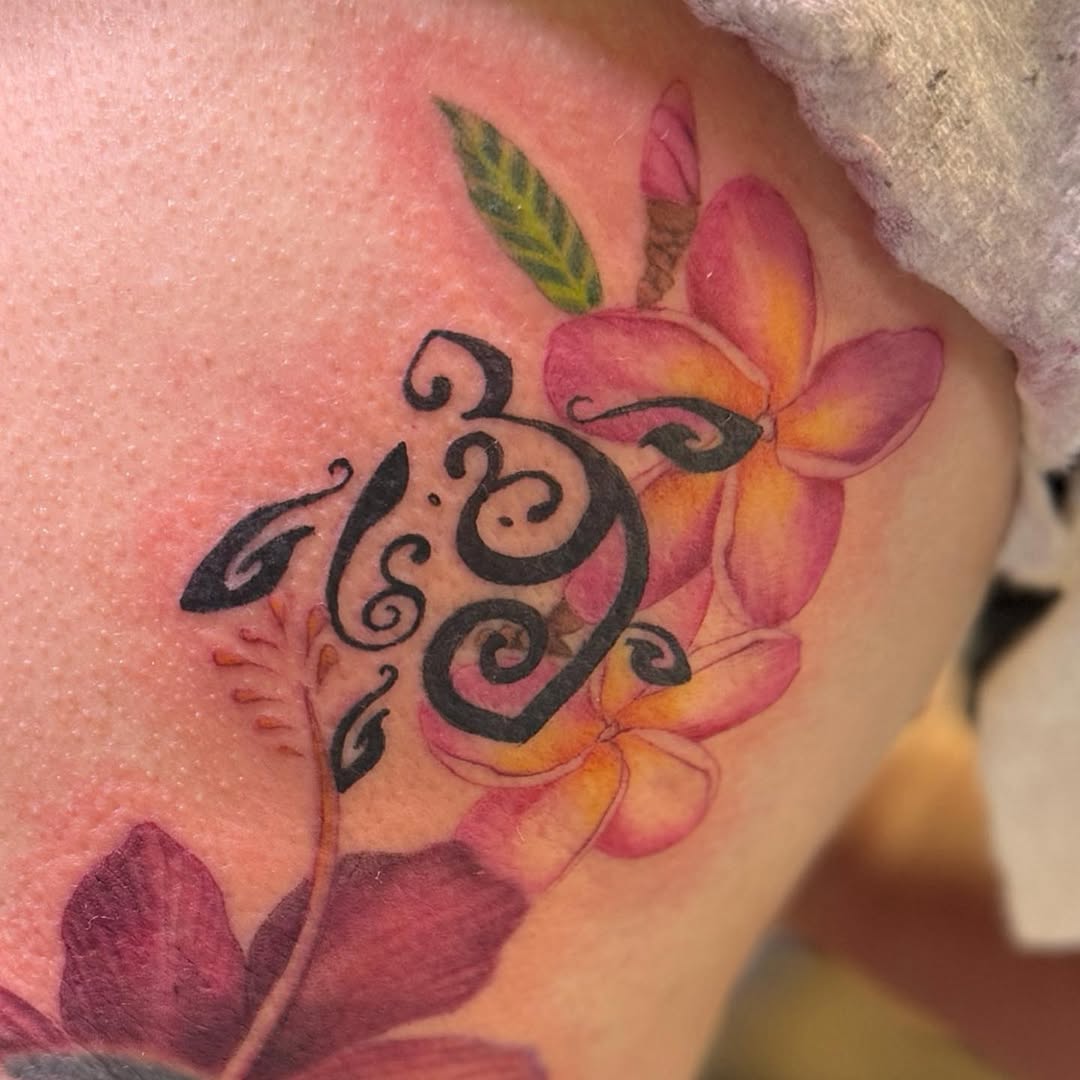 Tattoo by @pxinkpmutattoos โ blackwork