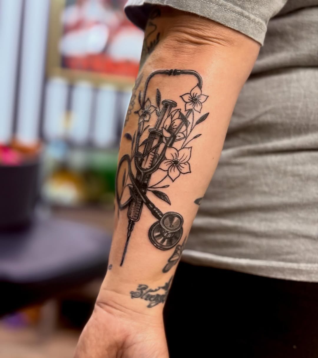 Tattoo by @batty_girl_tats โ black_and_grey, realism