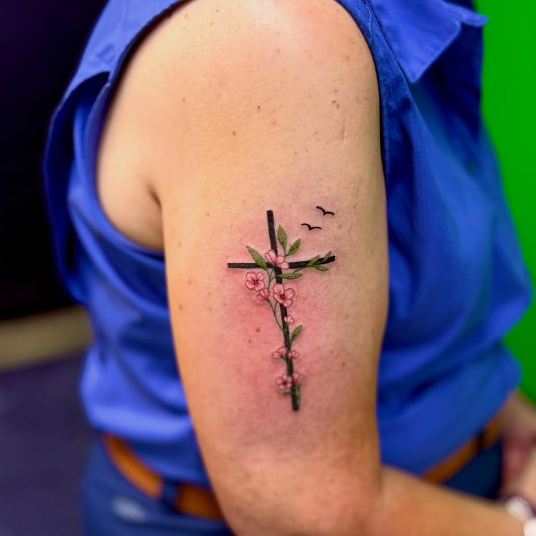 Tattoo by @batty_girl_tats โ fine_line, realism